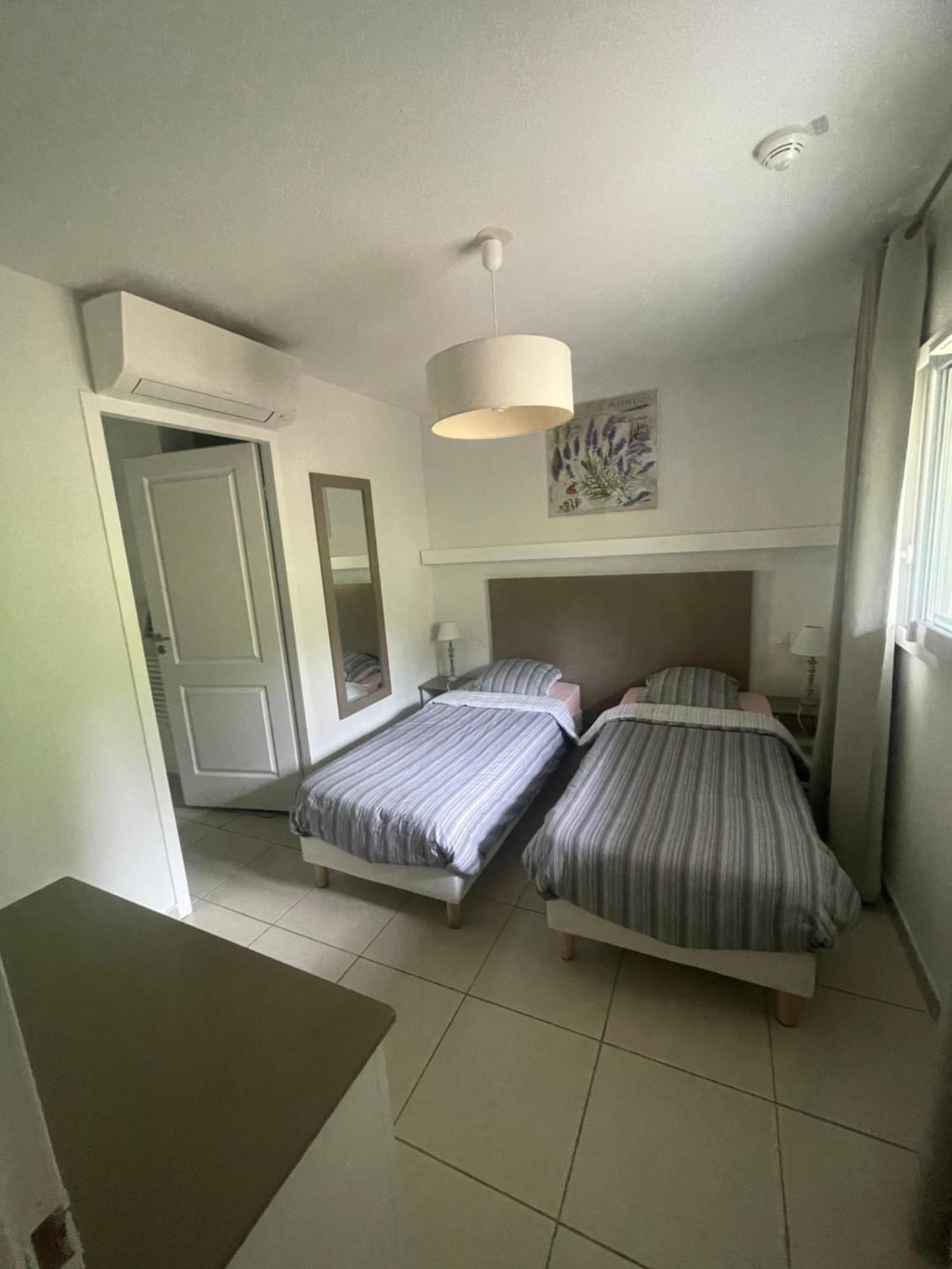 Meuble 6 Personnes Remoulins Exterior foto